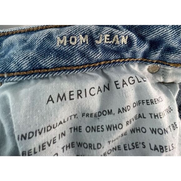 American Eagle Lightwash Mom Jeans - Picture 3 of 4